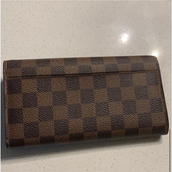 Louis Vuitton Sarah Wallet - Picture 6 of 8